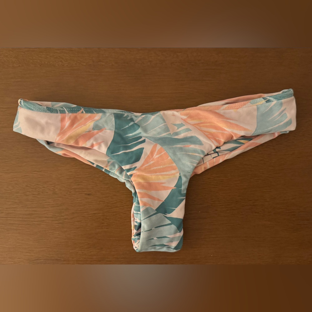 Midori Bikinis Brayden bottoms size M